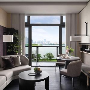 Deluxe Lake View Suite Twin